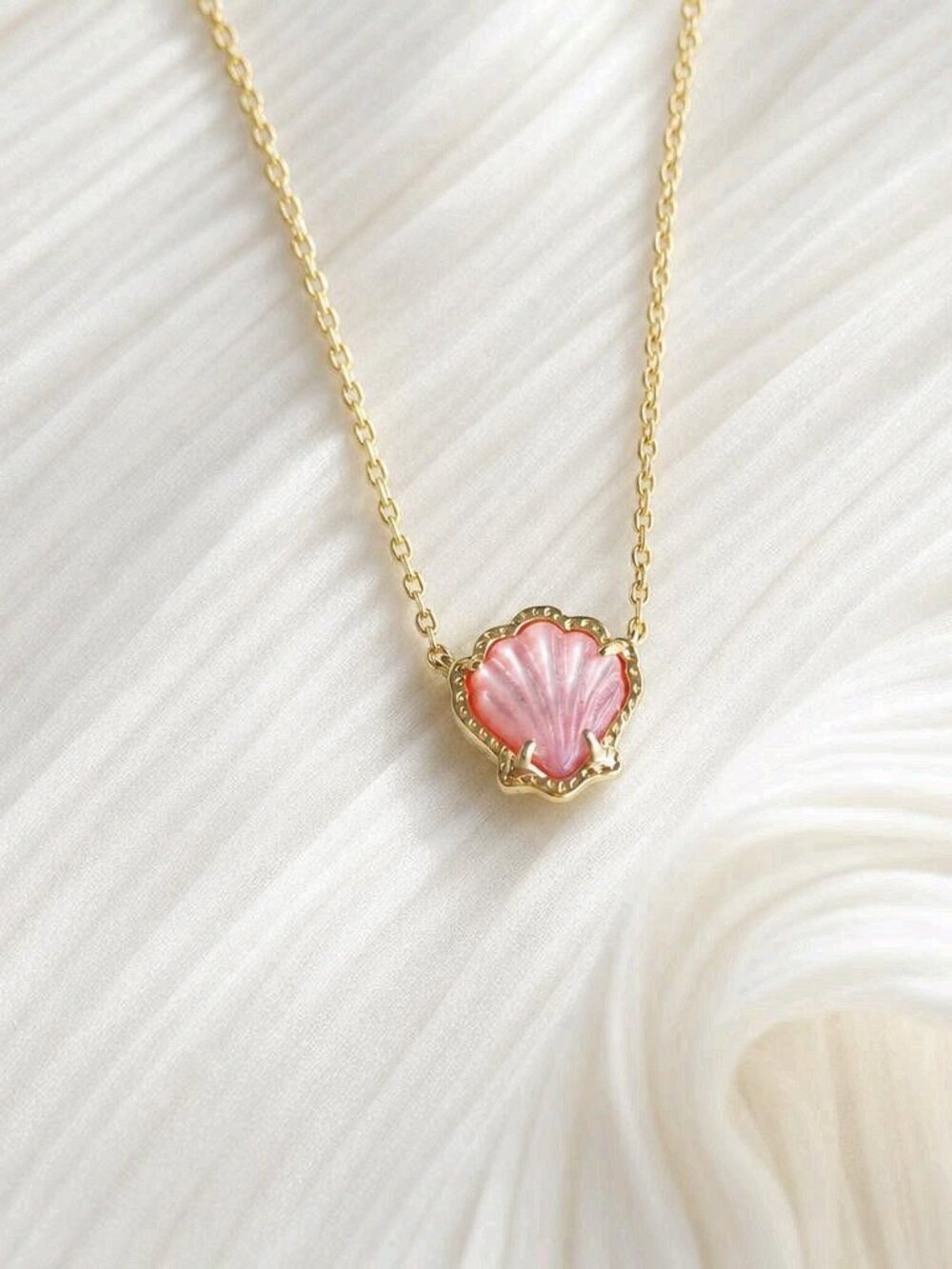 Kendra Scott Brynne Gold Shell Pendant Necklace
